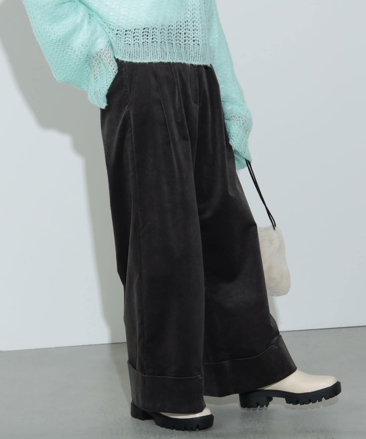 細コール タック ワイドパンツ(S M) パンツ WOMEN CHARCOAL S 細コール タック ワイドパンツ(S M) パンツ WOMEN CHARCOAL S
