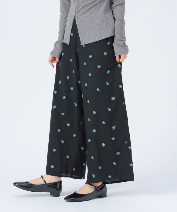 BEAMS HEART（ビームス ハート）マーガレット 刺繍 パンツ