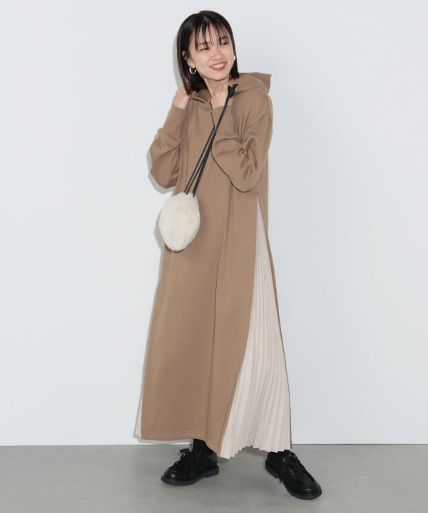 BEAMS HEART(ビームス ハート)脇プリーツ フーディ ワンピース BEAMS HEART(ビームス ハート)脇プリーツ フーディ ワンピース