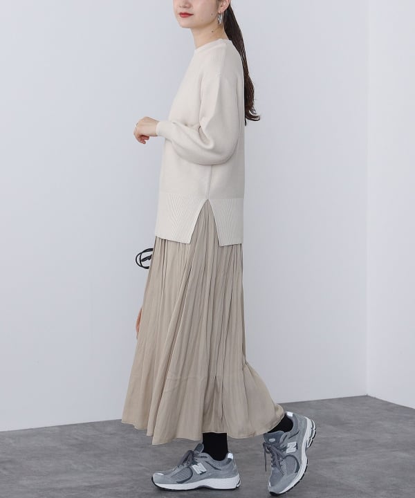 BEAMS 上品ベージュワンピース プリーツフレアスカート お呼ばれ シンプル BEAMS 上品ベージュワンピース プリーツフレアスカート お呼ばれ