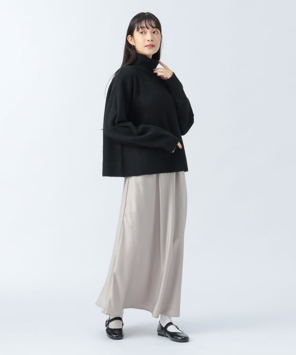 BEAMS HEART（ビームス ハート）タートルネックニット × サテン