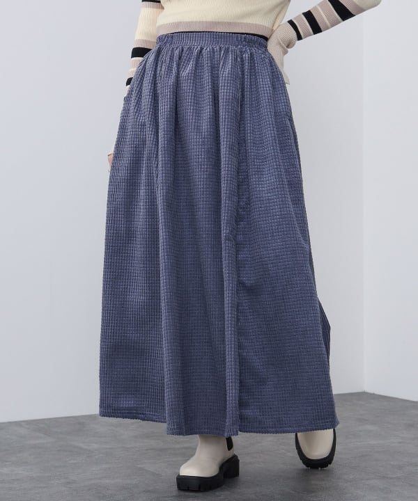 BEAMS HEART（ビームス ハート）エンボス ベロア フレアスカート