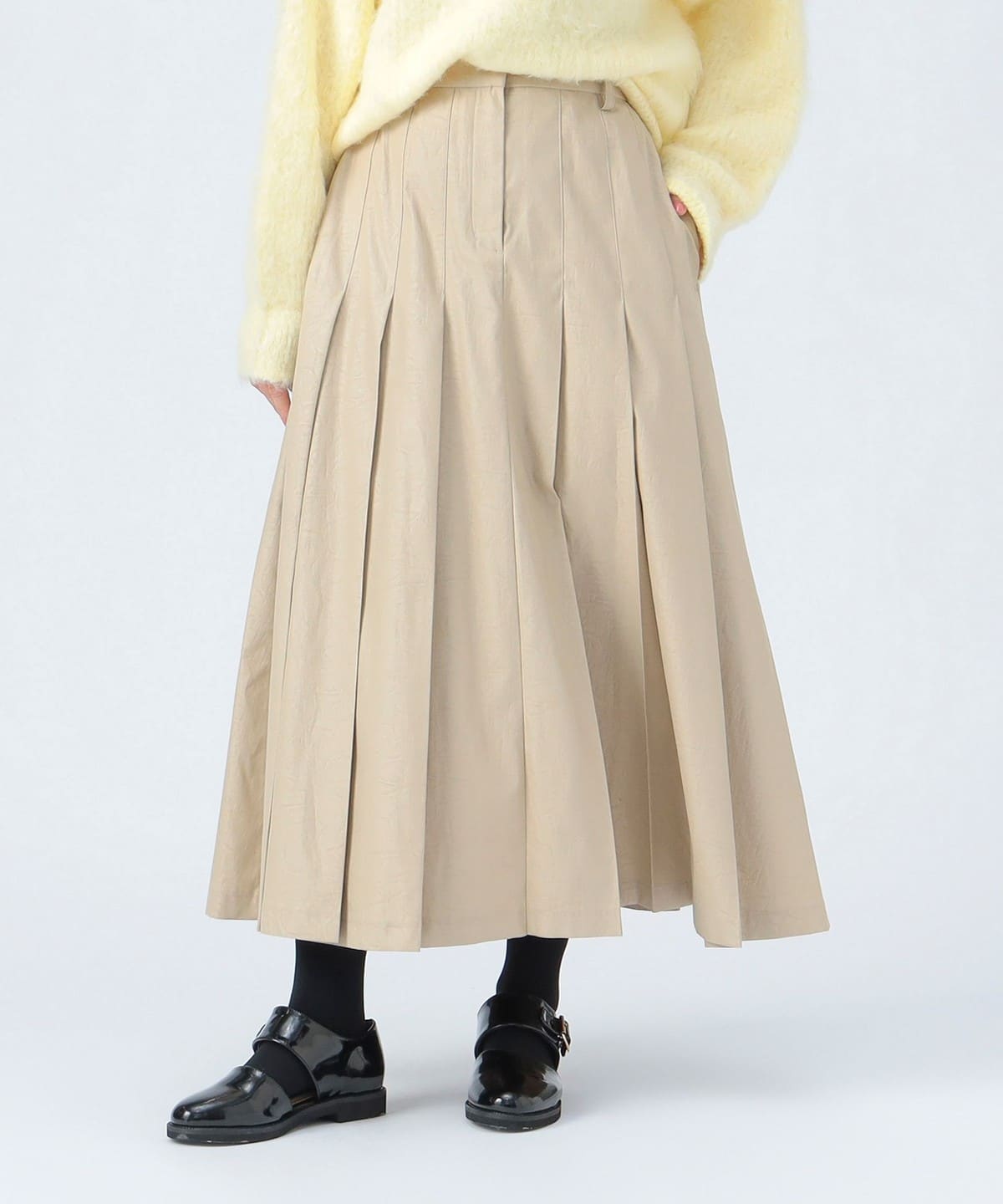 BEAMS HEART（ビームス ハート）レザー風 タック フレアスカート