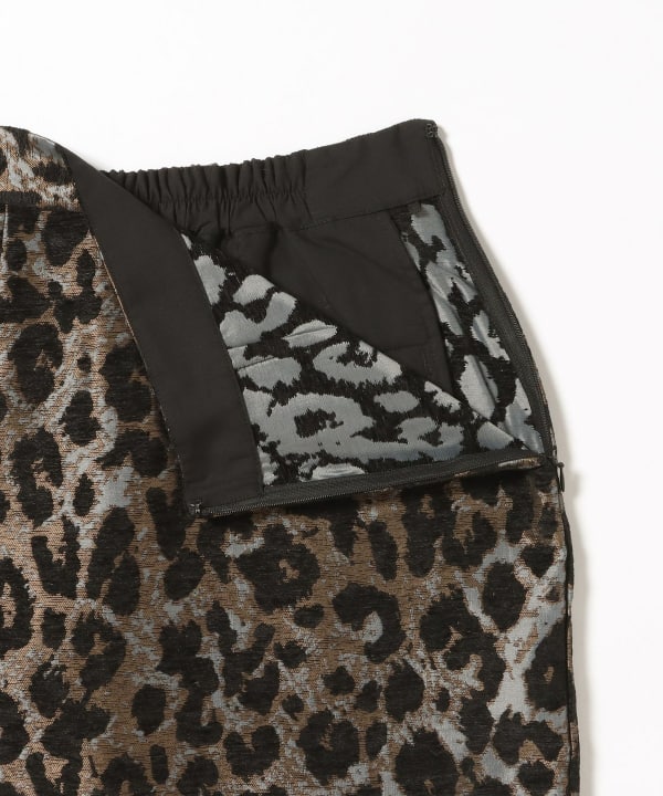 Leopard print tight skirt