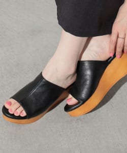 フェイクレザー ウェッジソール サンダル（22.5～24.5cm）