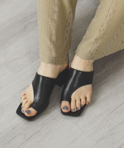 パイソン柄 トングサンダル