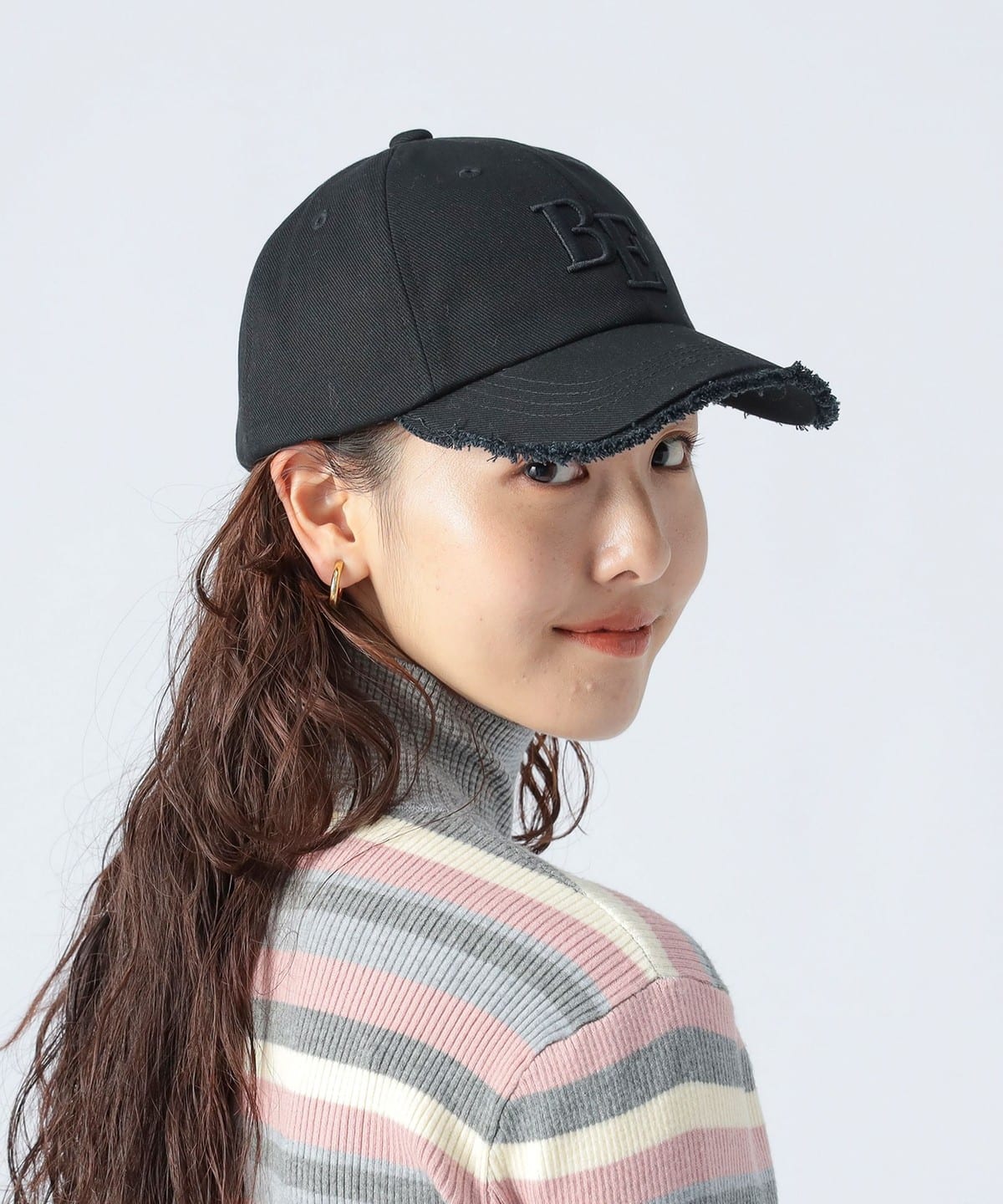 フリンジ ロゴ刺繍 キャップ 帽子 WOMEN BLACK ONE SIZE フリンジ ロゴ刺繍 キャップ 帽子 WOMEN BLACK ONE SIZE