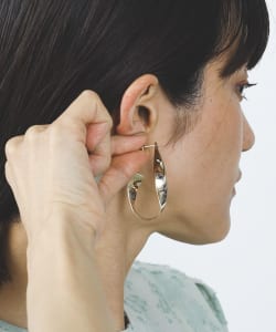 ニュアンス ねじりピアス