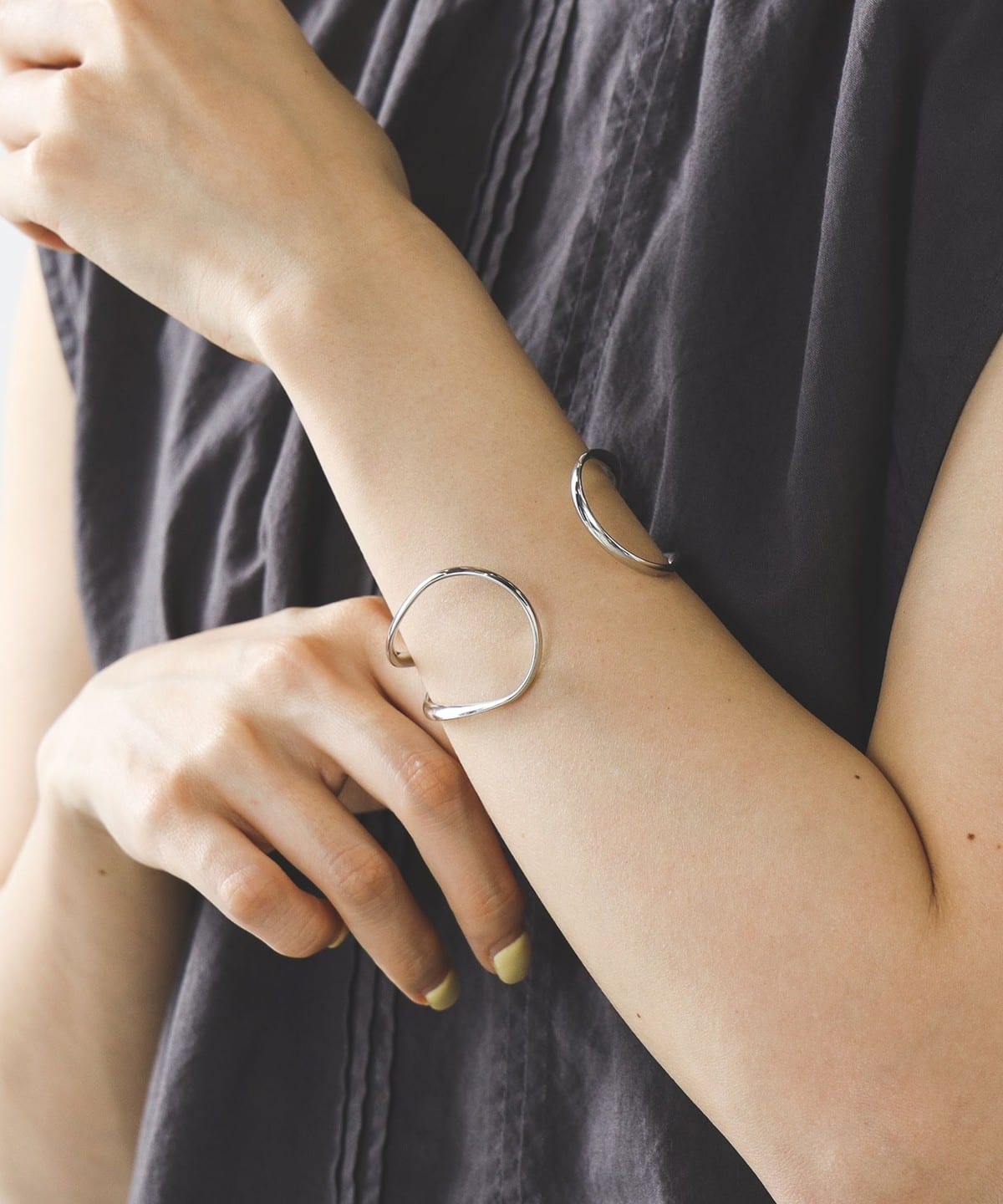 クロスライン バングル アクセサリー WOMEN SILVER ONE SIZE クロスライン バングル アクセサリー WOMEN SILVER ONE SIZE