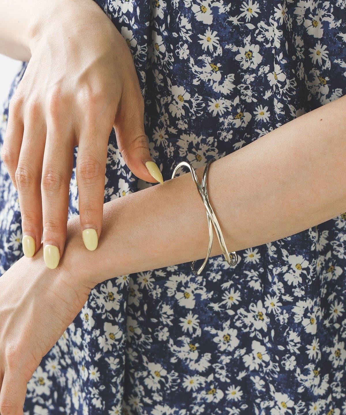 クロスライン バングル アクセサリー WOMEN GOLD ONE SIZE クロスライン バングル アクセサリー WOMEN GOLD ONE SIZE