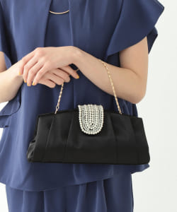 BEAMS HEART / パールフラップ クラッチバッグ