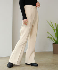 BeAMS DOT / バックスリット フレアスラックスパンツ