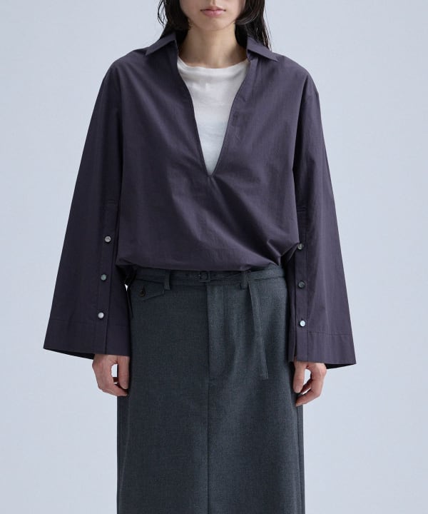 Vneck Pullover Shirt Model：H170 B83 W60 H87　Size：38(M)