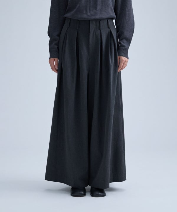 Multi Tuck Trousers Model：H170 B76 W59 H86　Size：38(M)