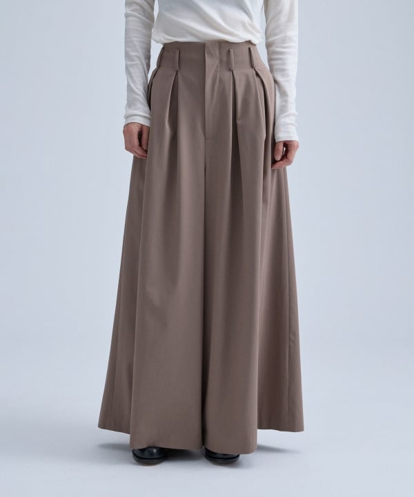 Multi Tuck Trousers Model：H170 B83 W60 H87　Size：38(M)