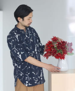 ▲BEAMS LIGHTS / 『The Bulb Book』  フラワープリント バンドカラー シャツ
