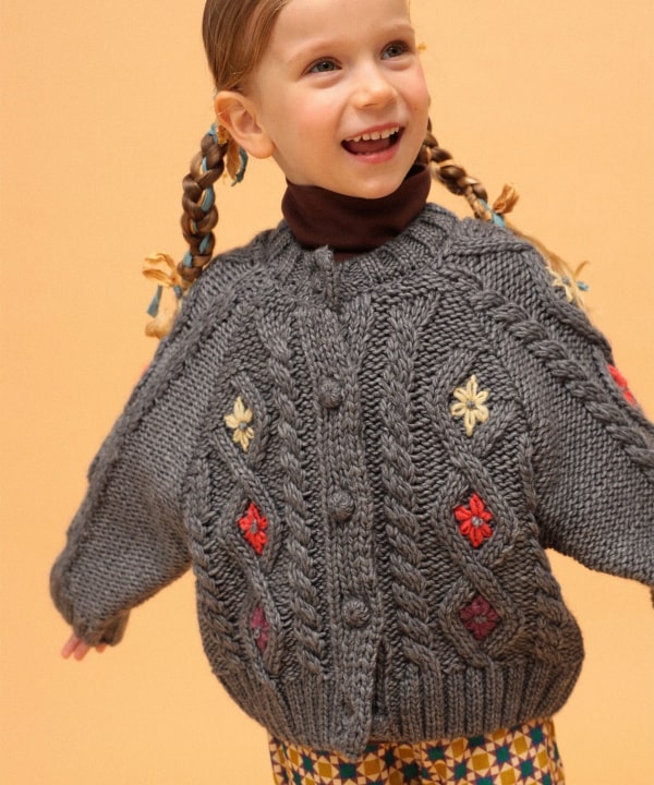 【+10%ポイントUP】【別注】LOGAN Knitting Mills / 刺繍 ニット カーディガン 2026FW（100～150cm） Model：H104（cm）Size：S(100-110cm)