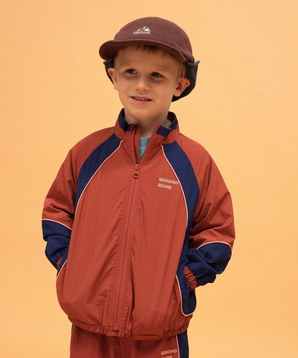 尼龍軌道外套2026FW (90~140cm) Model:H118 (cm) Size:110
