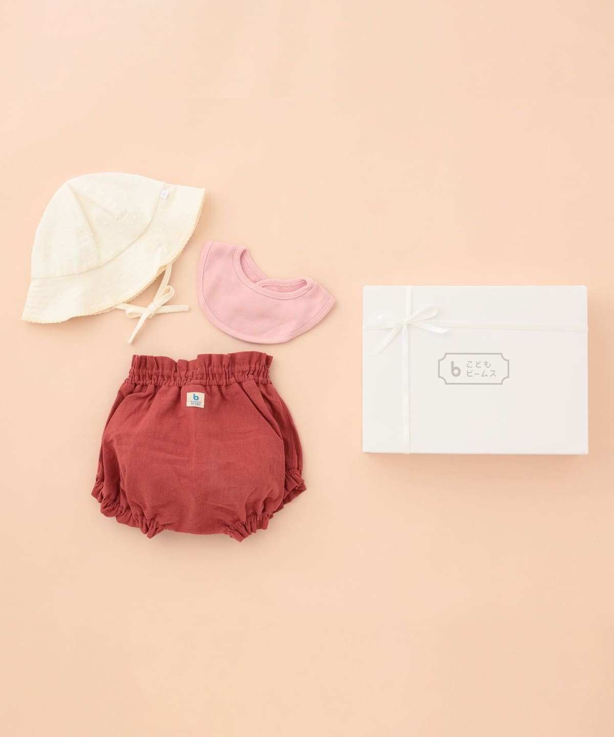 【オンラインショップ限定】ギフトセット(ブルマ &スタイ & ハット セット・6ヶ月 ) マタニティ・ベビー salmon pink×light pink×off white 2(ブルマ80.ハット46-48) 【オンラインショップ限定】ギフトセット(ブルマ &スタイ & ハット セット・6ヶ月 ) マタニティ・ベビー salmon pink×light pink×off white 2(ブルマ80.ハット46-48)