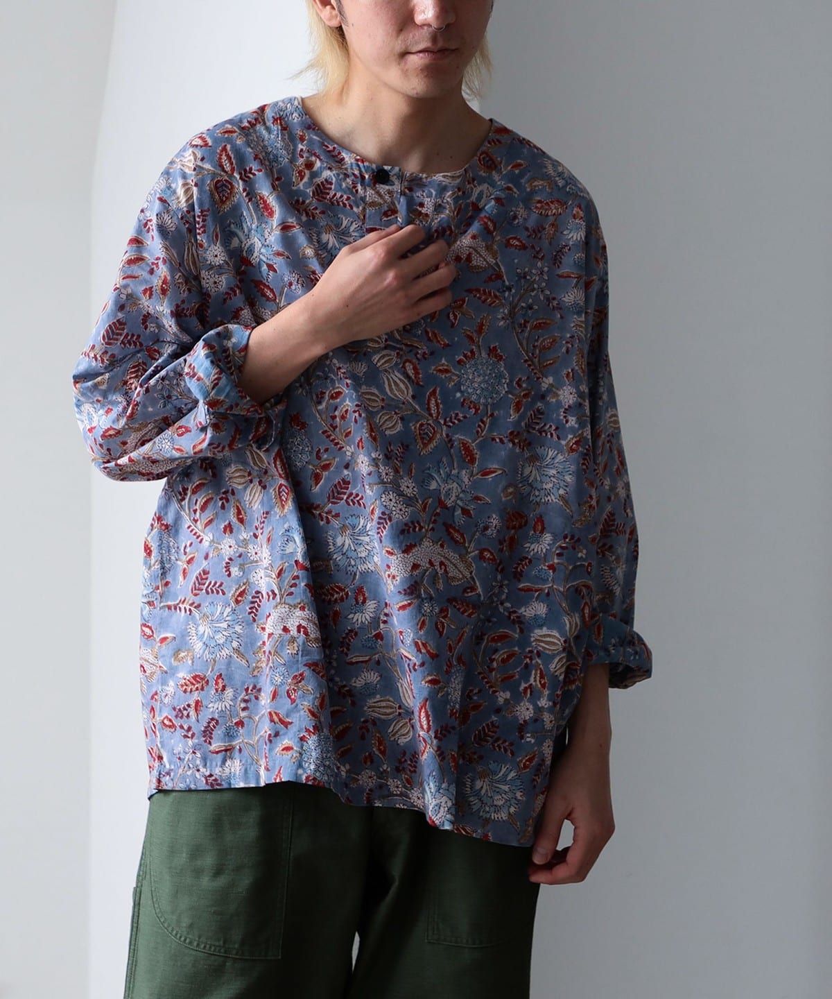インド ブロックプリント プルオーバーシャツ シャツ・ブラウス MEN LT. BLUE(FLOWER) M インド ブロックプリント プルオーバーシャツ シャツ・ブラウス MEN LT. BLUE(FLOWER) M