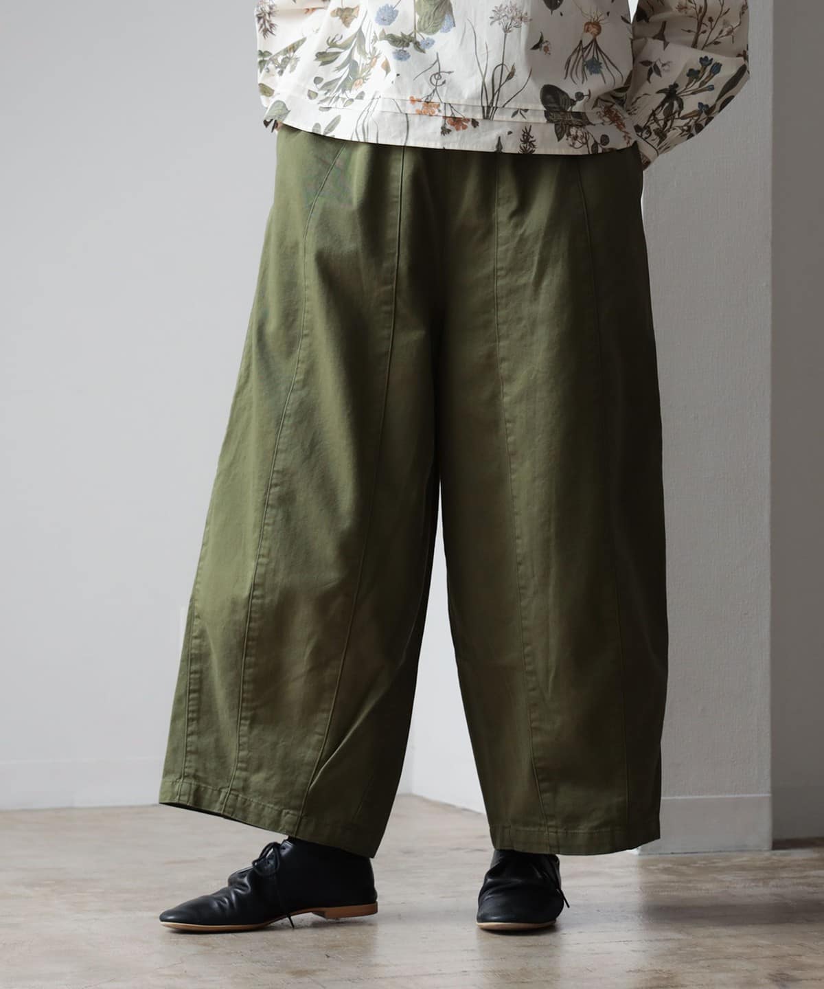 runningHIGH】SHIRRING NYLON PARACHUTE PANTS | OUR BRAND