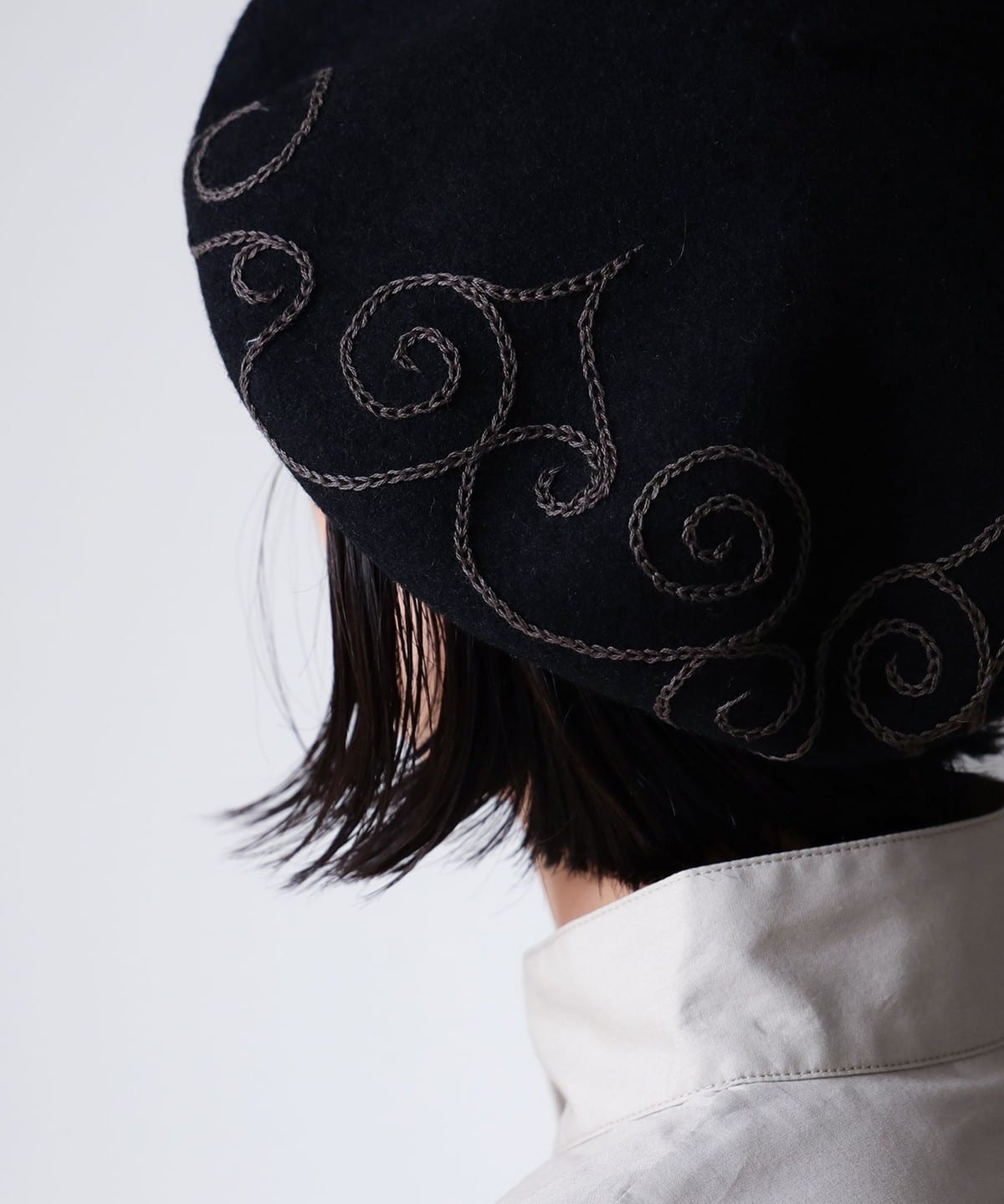 fennica（フェニカ）【別注】cableami / アイヌ刺繍ベレー（帽子