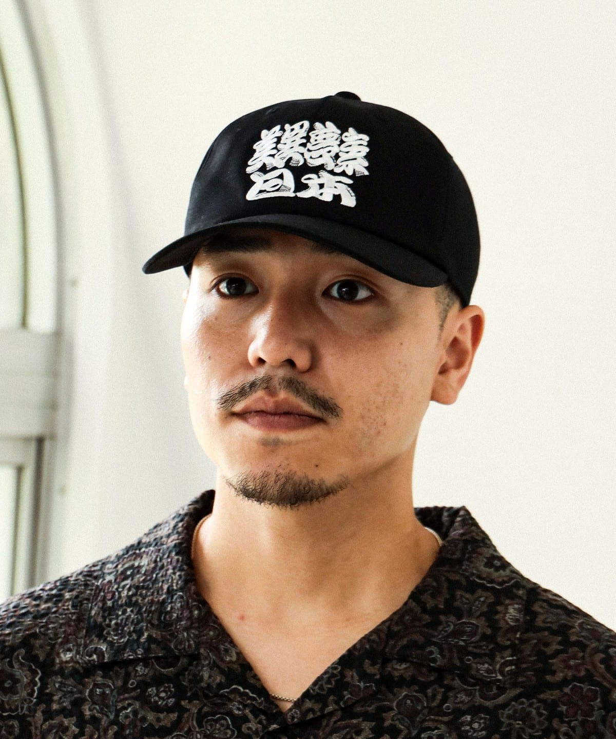 鬍鬚體棒球帽