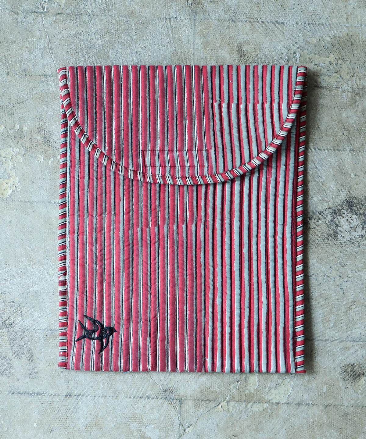 インドブロックプリント ツバメ刺繍 パソコンケース バッグ MEN RED/ストライプ ONE SIZE インドブロックプリント ツバメ刺繍 パソコンケース バッグ MEN RED/ストライプ ONE SIZE