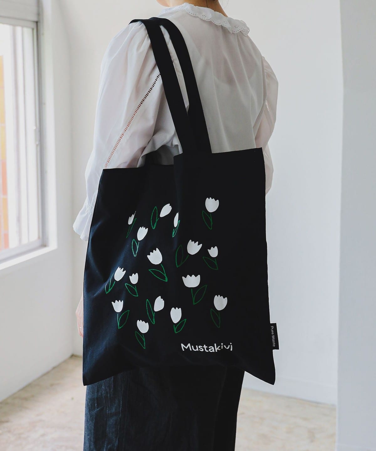 Mustakivi /トートバッグ BLACK バッグ WOMEN チューリップ ONE SIZE Mustakivi /トートバッグ BLACK バッグ WOMEN チューリップ ONE SIZE