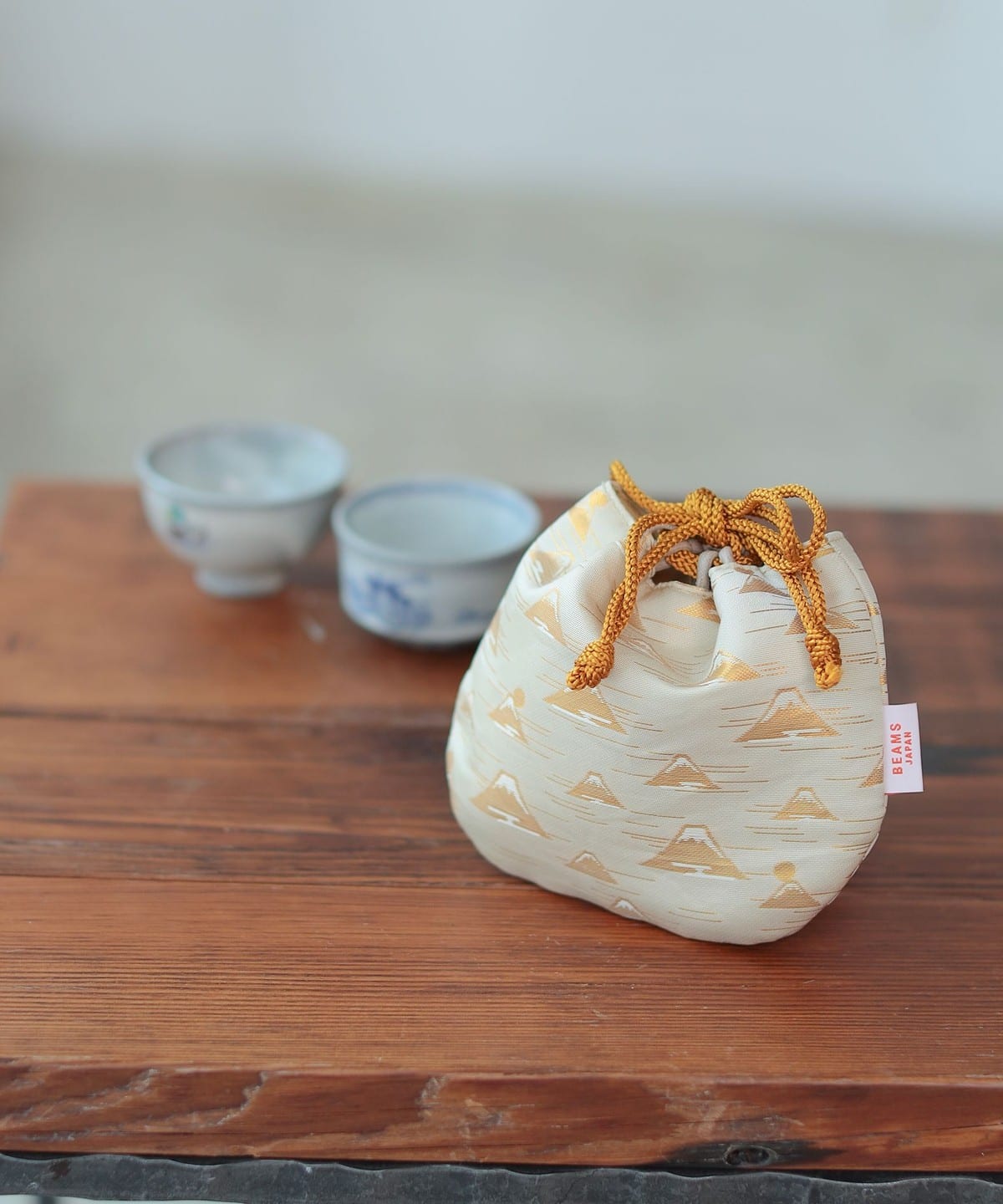 【居酒屋のススメ 京都編】【別注】鳥居株式会社 トリイカブシキカイシャ / 富士山柄 盃 巾着 バッグ MEN WHITE ONE SIZE 【居酒屋のススメ 京都編】【別注】鳥居株式会社 トリイカブシキカイシャ / 富士山柄 盃 巾着 バッグ MEN WHITE ONE SIZE