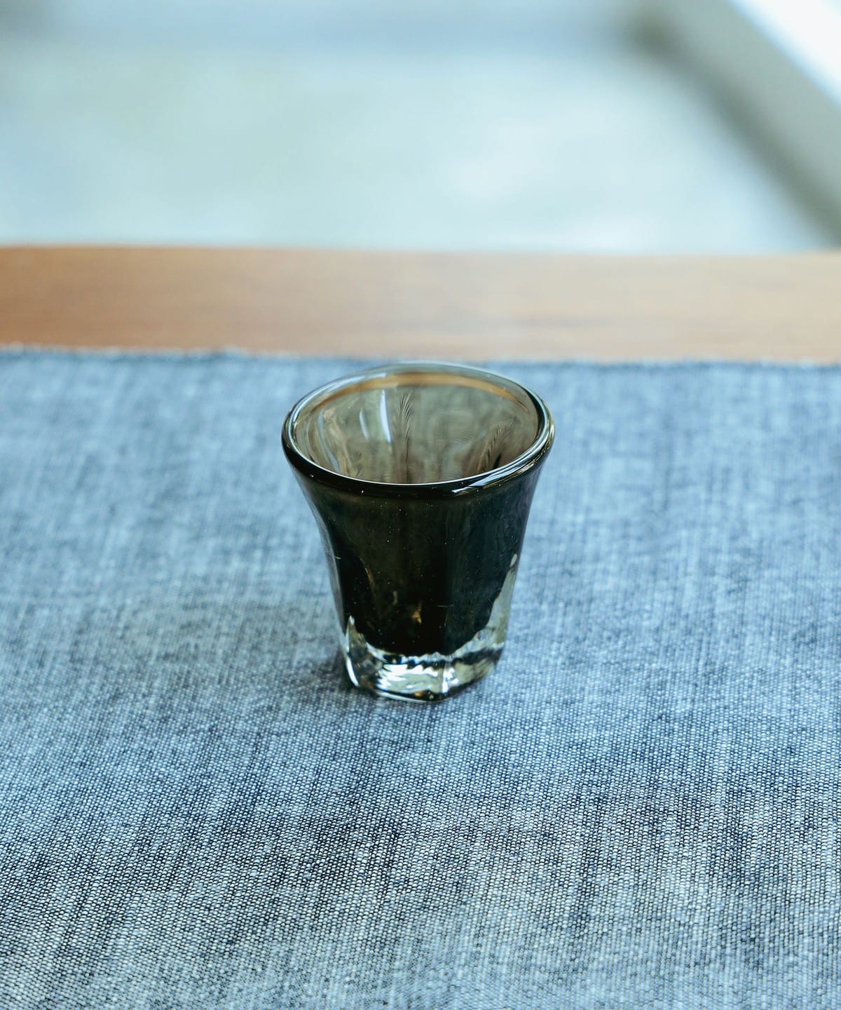 【九州のうつわ展】吹きガラス工房 琥珀 / 厚底ぐい呑み 食器・キッチン・食品 MEN 透/黒 ONE SIZE 【九州のうつわ展】吹きガラス工房 琥珀 / 厚底ぐい呑み 食器・キッチン・食品 MEN 透/黒 ONE SIZE
