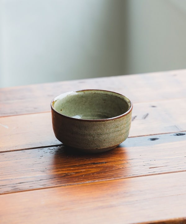 かじや窯 / ココット ※商品の色味は商品単体で撮影した画像をご参照ください。