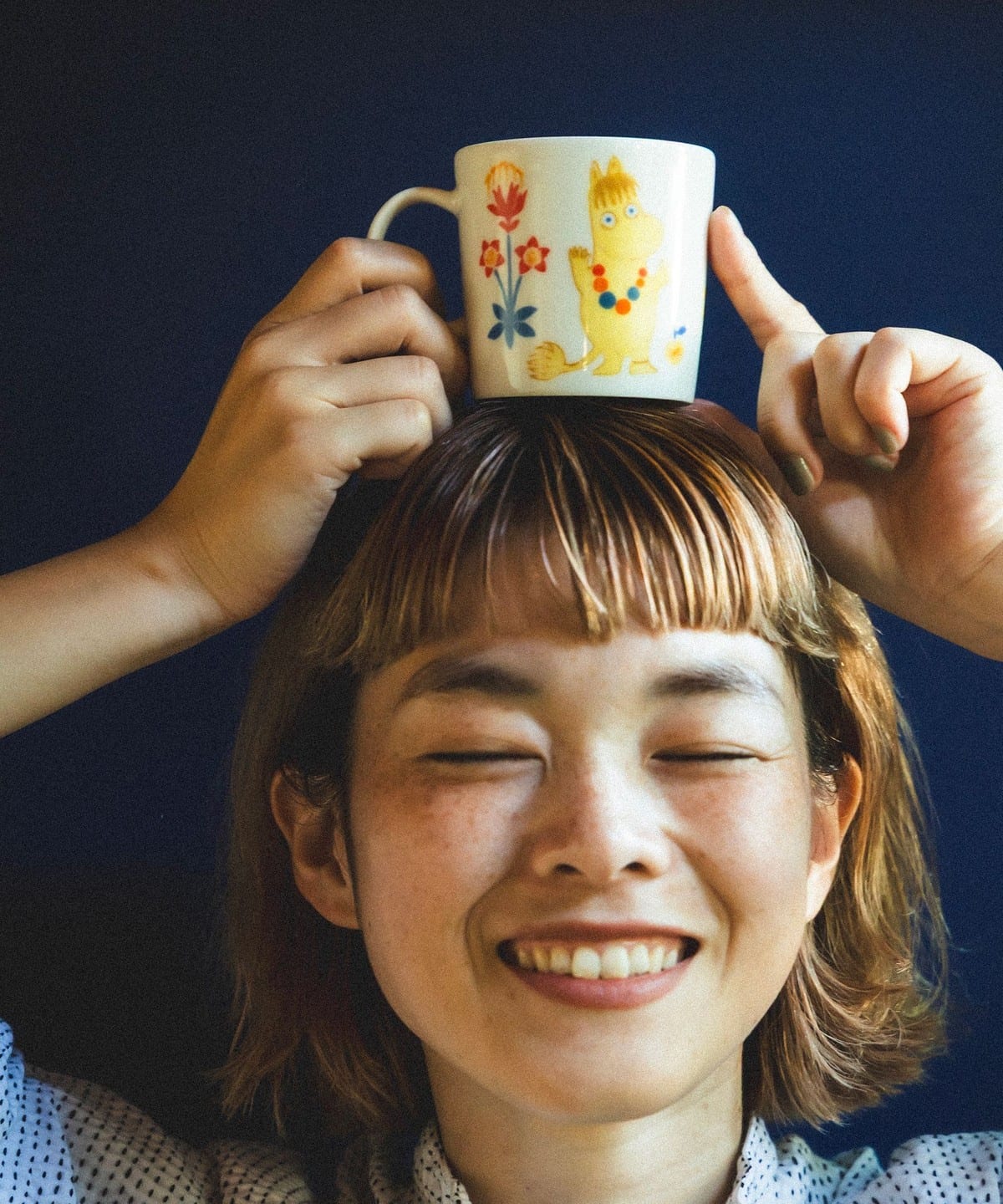 ハンドル付きマグカップ 茶色とベージュ ジョゼッテ柄 ペアマグカップ （食器）｜LAURA ASHLEY / ローラ