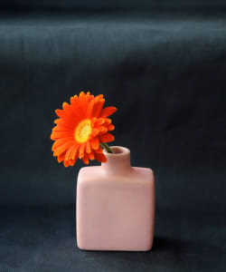 Pebble Ceramic Design Studio / LONG10 FLOWER VASE SQUARE