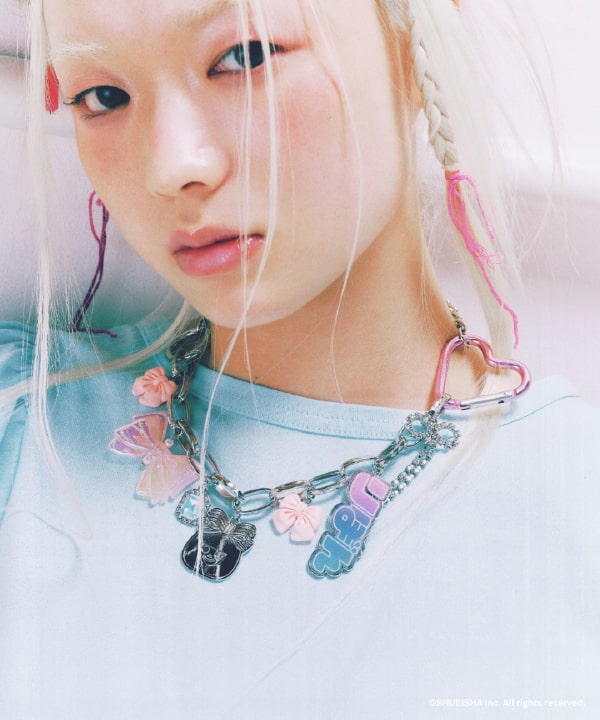 りぼん 70周年 × BEAMS MANGART × Ray BEAMS / りぼんちゃんチャーム 使用イメージです。