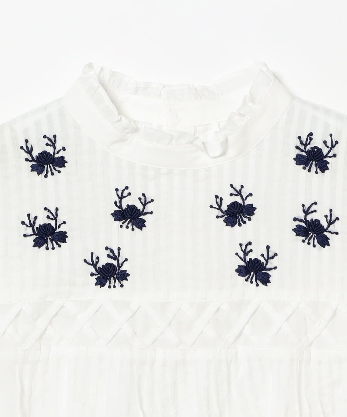 新品未使用！大人気完売！muveilパール刺繍ブラウス36 MUVEIL パール刺繍ブラウス | KOKO