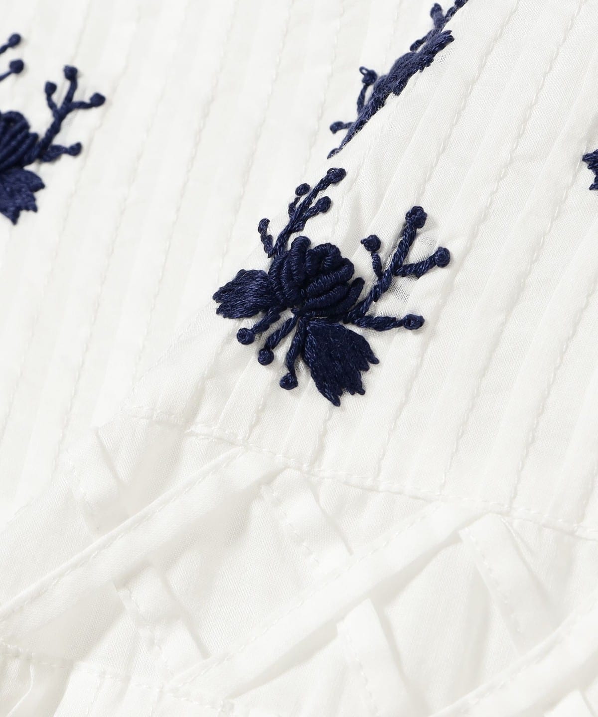 新品未使用！大人気完売！muveilパール刺繍ブラウス36 MUVEIL パール刺繍ブラウス | KOKO