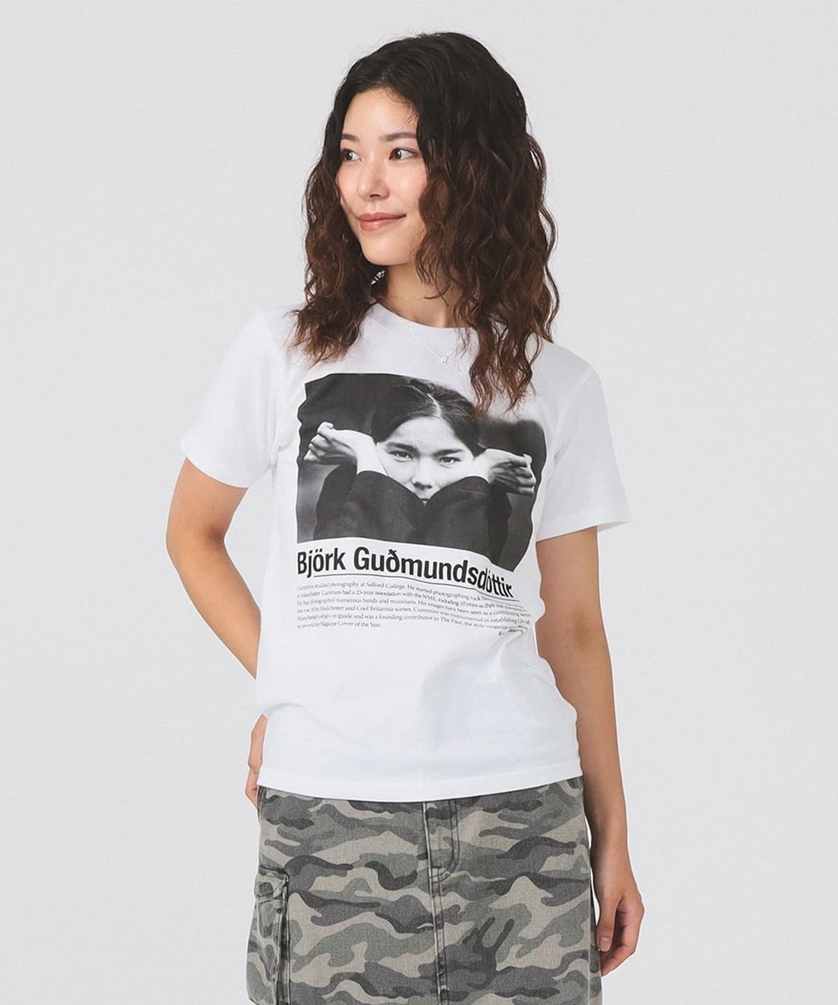 【別注】Kevin Cummins / 「Bjork」Photo T① Tシャツ・カットソー WOMEN WHITE ONE SIZE 【別注】Kevin Cummins / 「Bjork」Photo T① Tシャツ・カットソー WOMEN WHITE ONE SIZE