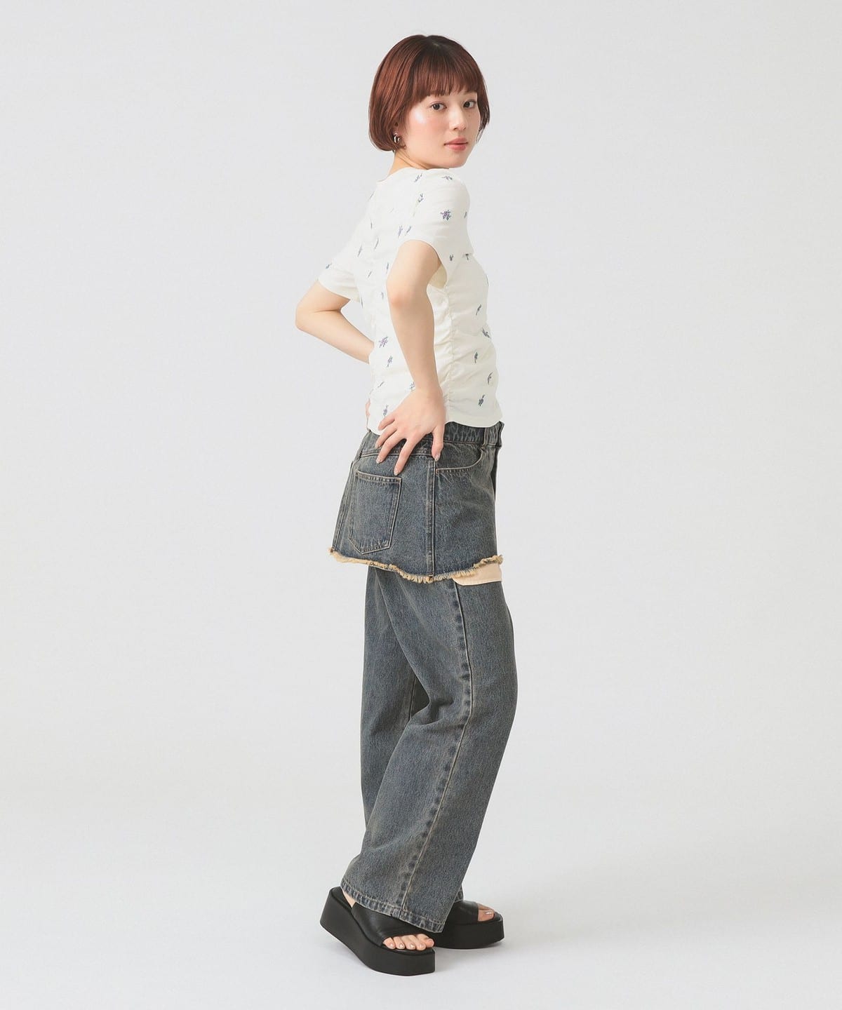 Ray BEAMS（レイ ビームス）フラワー 刺繍 シャーリング Tシャツ（T