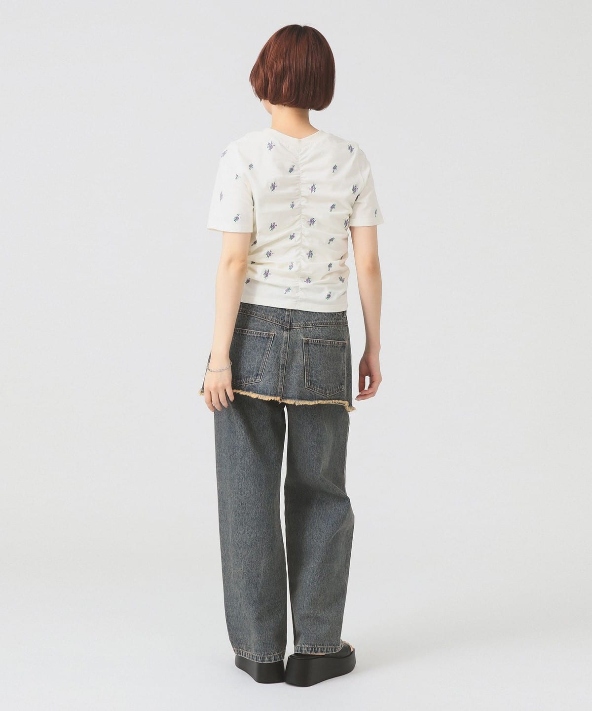 今期新作　Ray BEAMS フラワーモチーフ 半袖Tシャツ Ray BEAMS（レイ ビームス）フラワー 刺繍 シャーリング Tシャツ（T