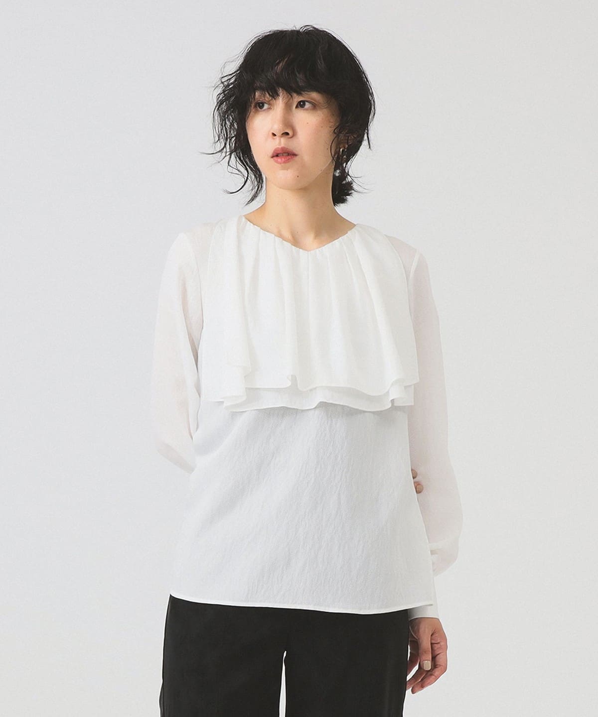 ヨーコチャン　ラッフルレイヤーブラウス　ホワイト YOKO CHAN ヨーコチャン 2023年 サイドラッフルブラウス 丸襟 フリル