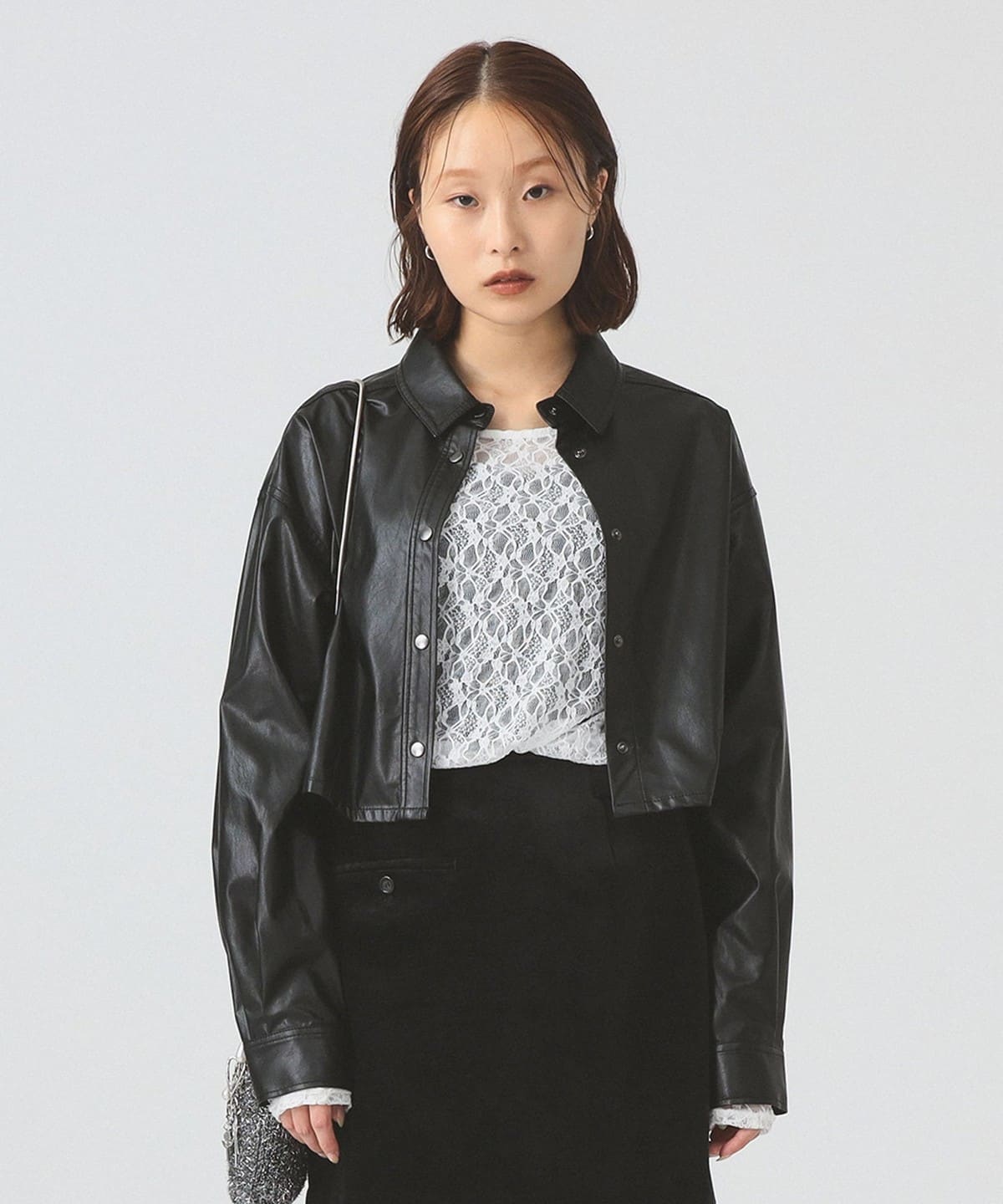 フェイクレザー クロップド シャツ シャツ・ブラウス WOMEN BLACK ONE SIZE フェイクレザー クロップド シャツ シャツ・ブラウス WOMEN BLACK ONE SIZE