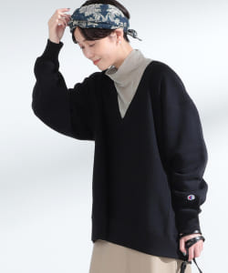 Champion × Ray BEAMS / 別注 Vネック スウェット