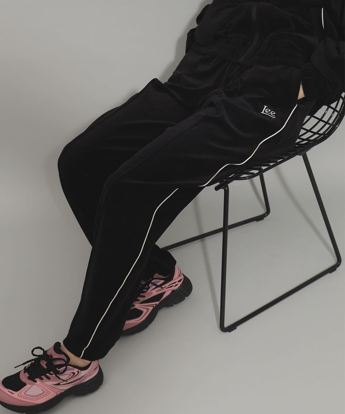 22 AW - – REMI RELIEF