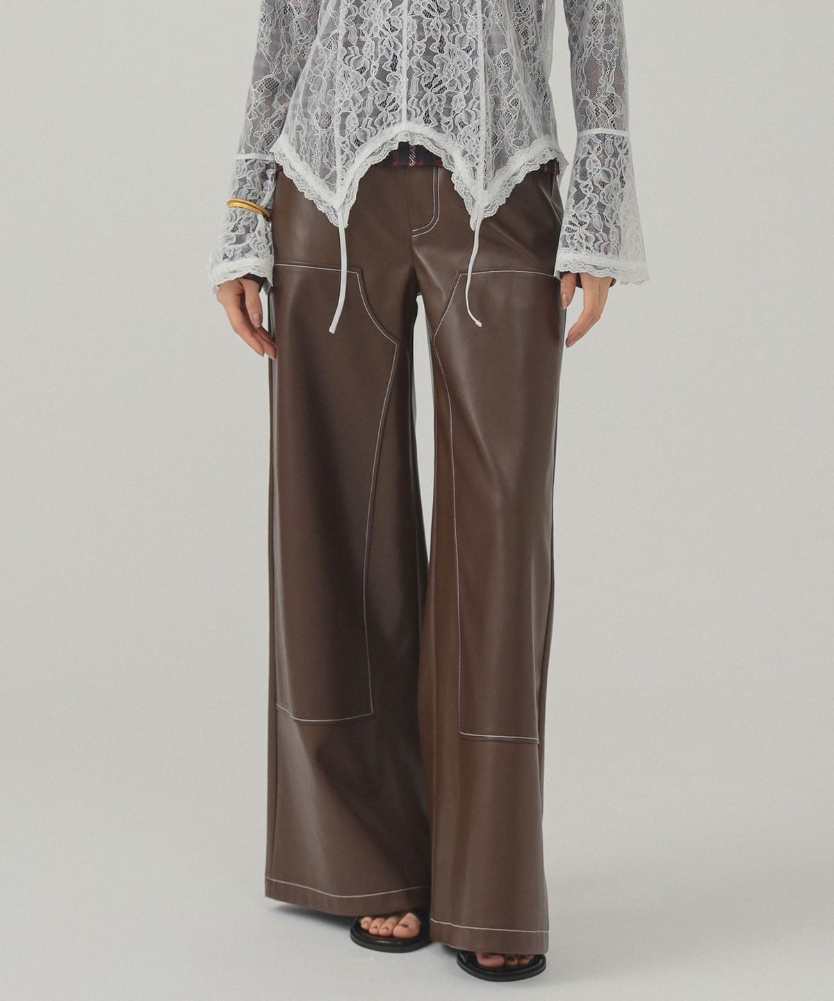 Ray BEAMS（レイ ビームス）フェイクレザー ダブルニーパンツ（パンツ