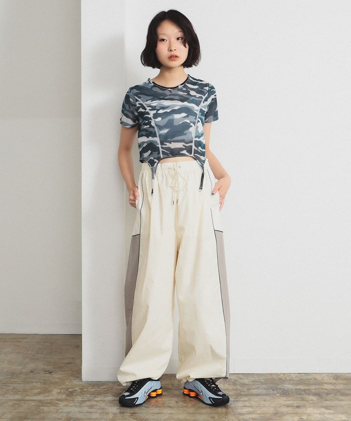 beams2023今期夏用パンツおしゃれ定価12100円（税込） ラインジャージパンツ