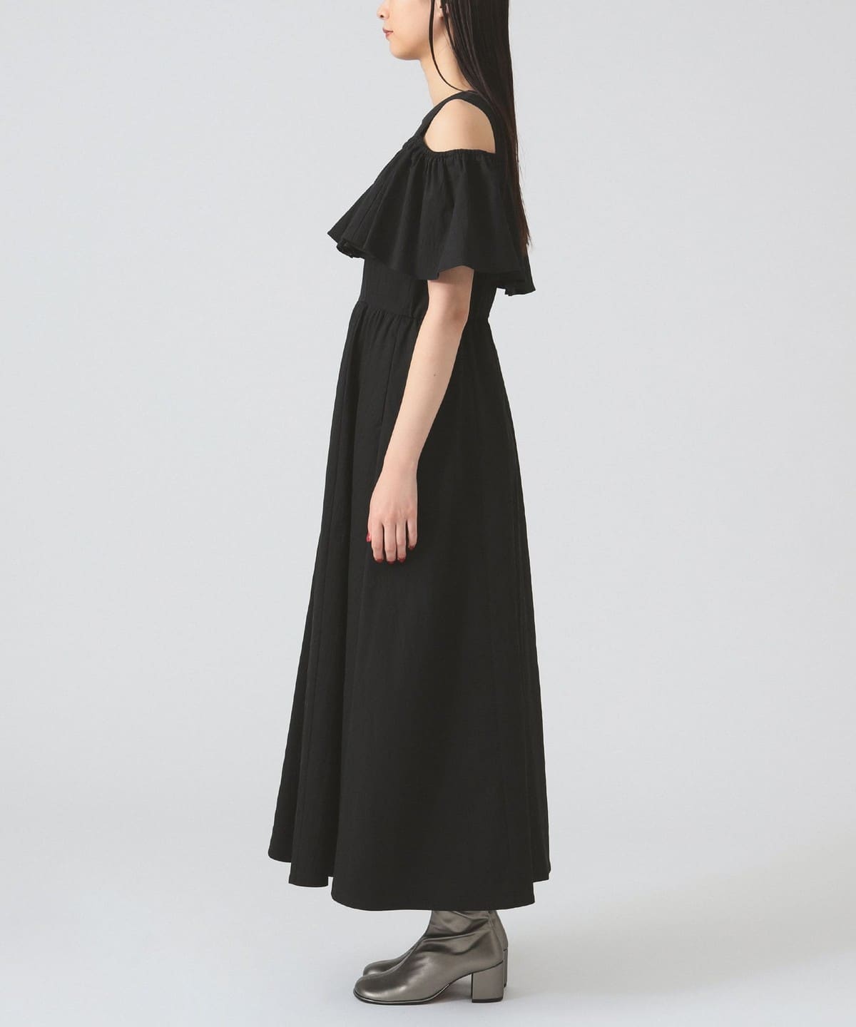 Ray BEAMS (Ray BEAMS) Ruffle Off Shoulder Dress (Dress Dress
