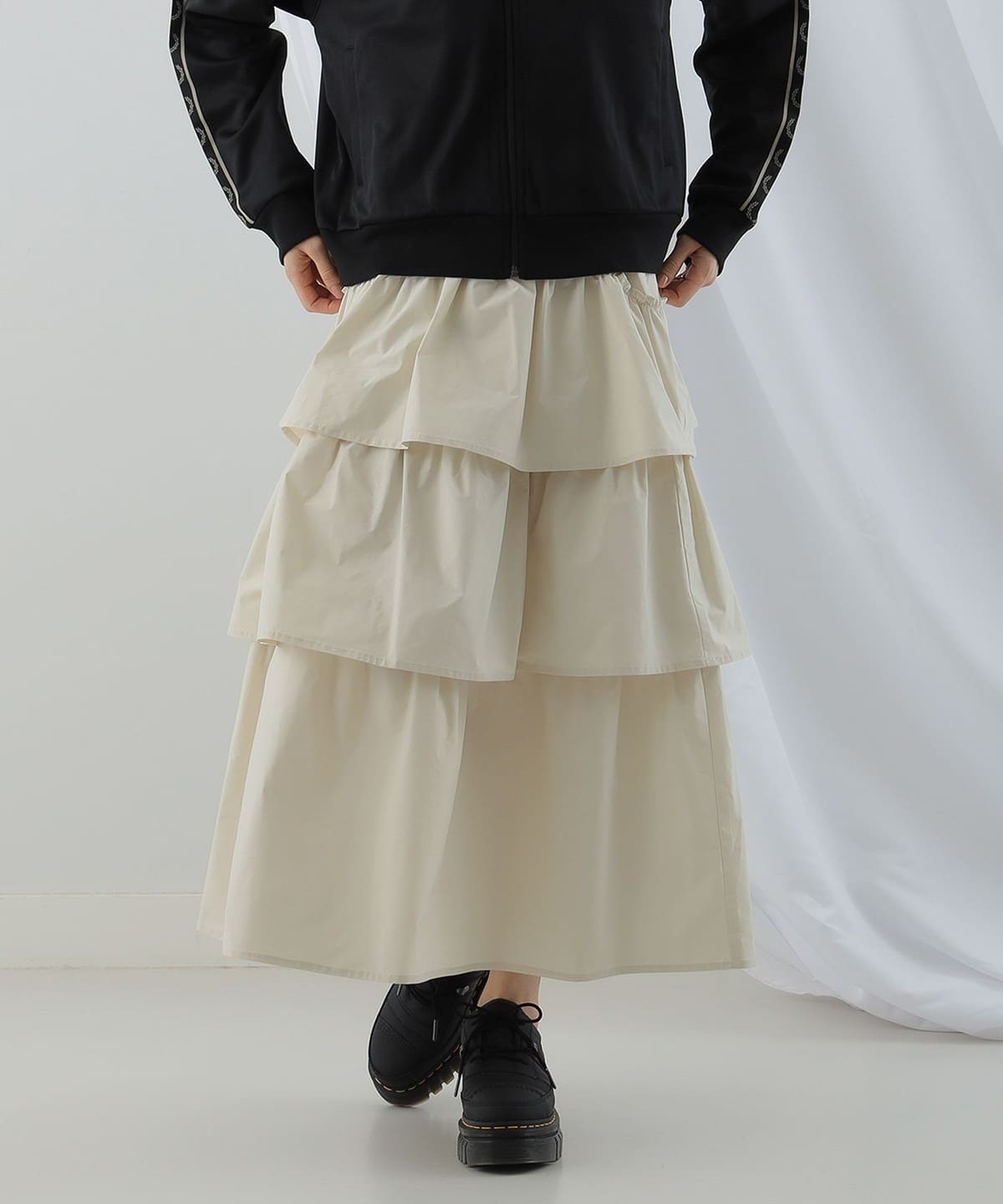 Ray BEAMS Ray BEAMS Ray BEAMS / Taffeta gathered tiered skirt 