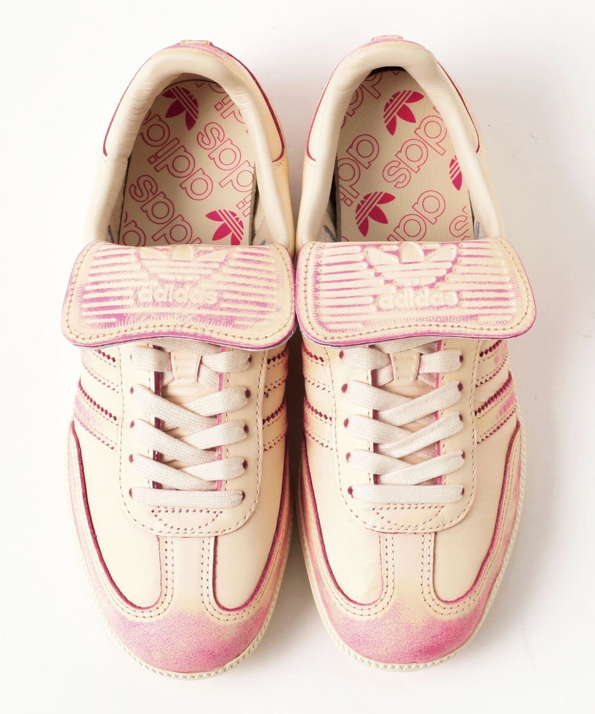 デリア　レイス　「プライベートパーティー」 Ray BEAMS（レイ ビームス）adidas / Samba LT Distressed Pack