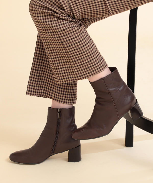 未使用級♡ファビオルスコーニ 光沢レザーポインテッドトゥアンクルブーツ ショート ファビオルスコーニ FABIO RUSCONI ポインテッドトウプレーン